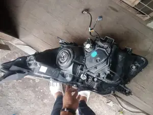 Noah 2015 Headlight Xenon