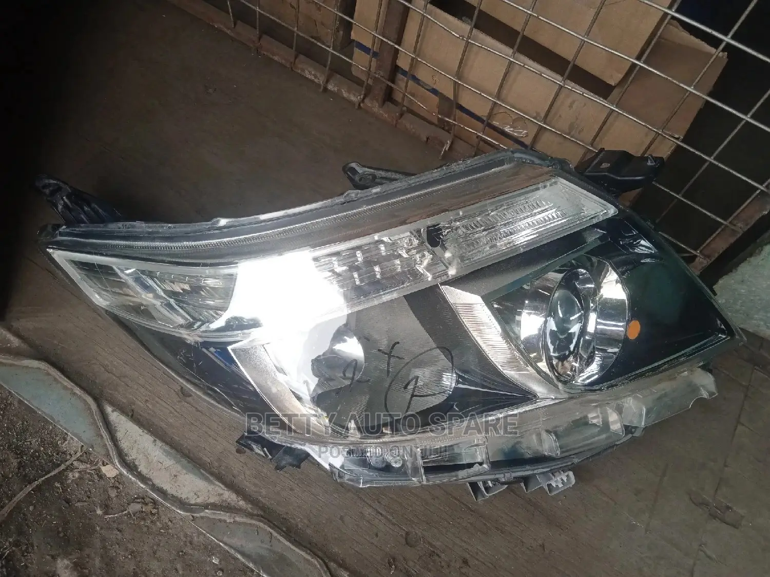 Noah 2015 Headlight Xenon