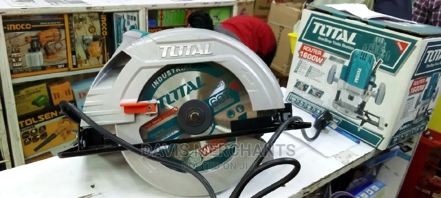 Total Circular Saw 2200w
