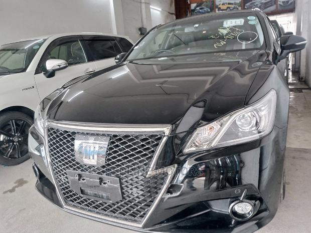 Toyota Crown 2016 Black