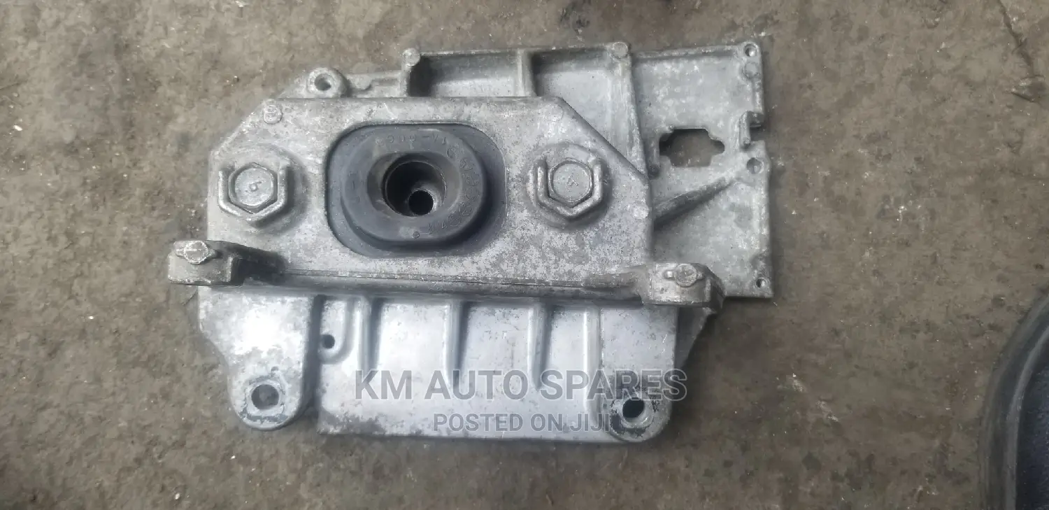 Nissan Wingroad Gearbox Mount.