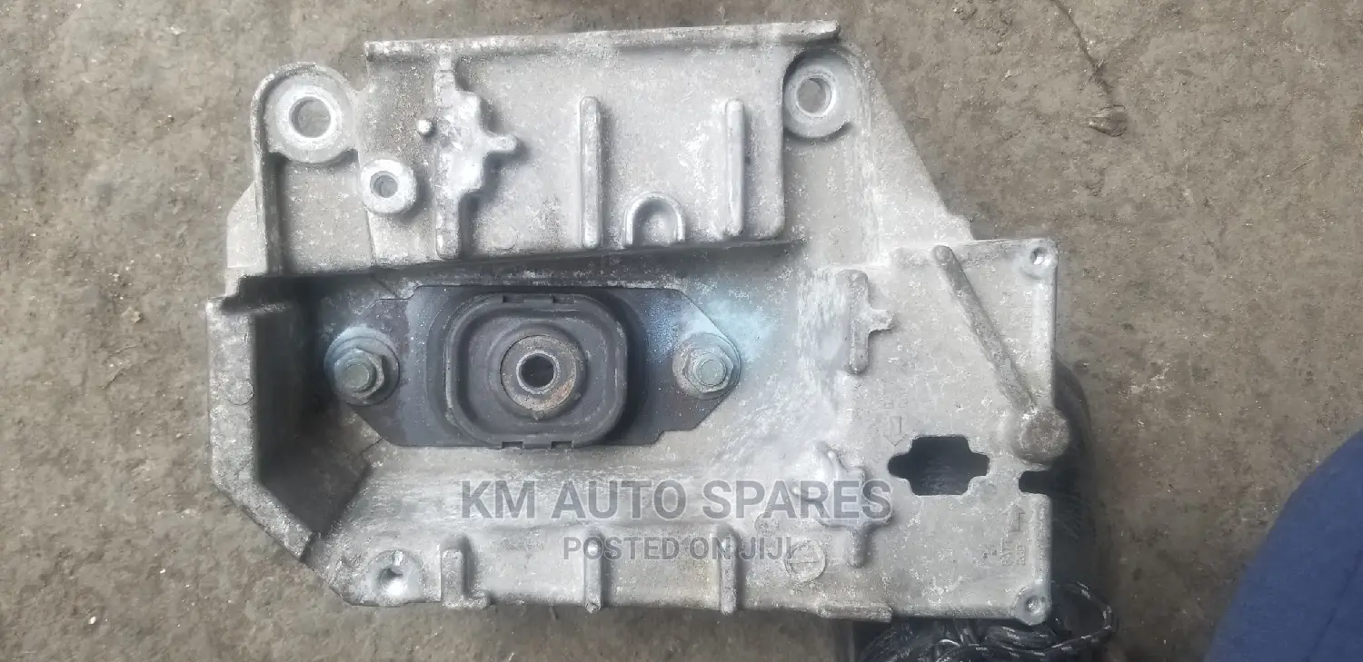 Nissan Wingroad Gearbox Mount.