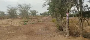 8 Acres Narumoru/Thoome/ Matanya
