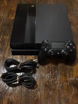 Play Station 4 , 1st Version