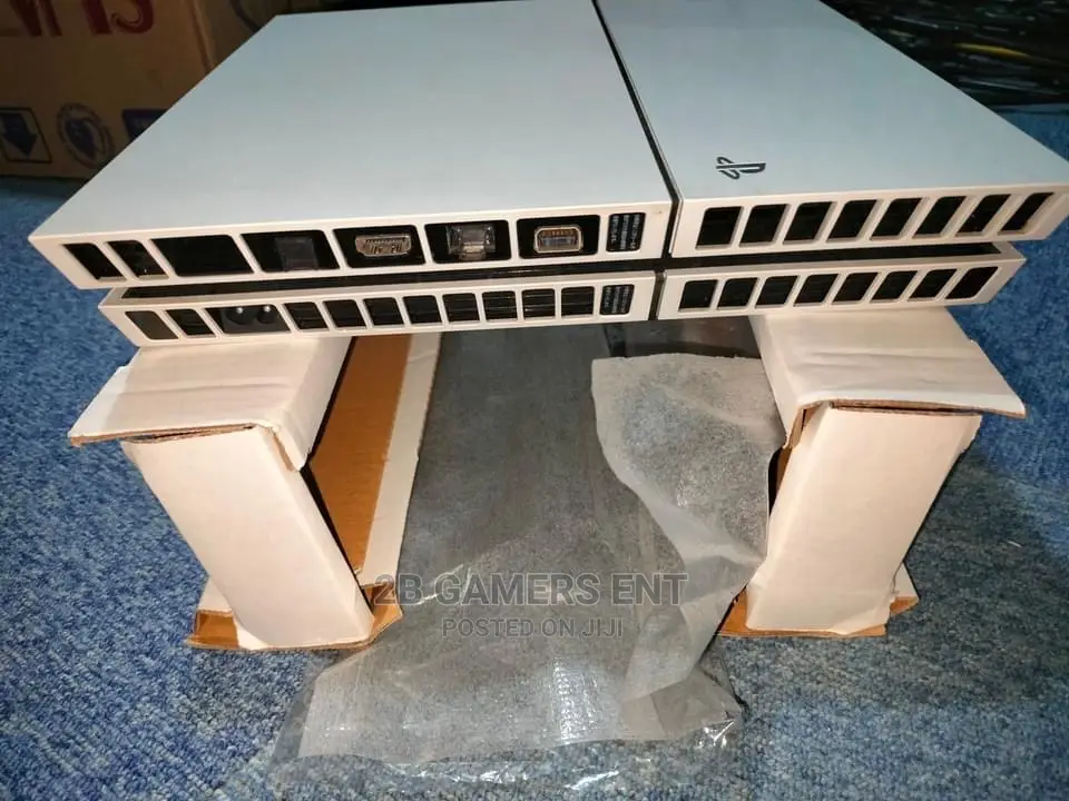 Play Station 4 White, Clean , Open Box
