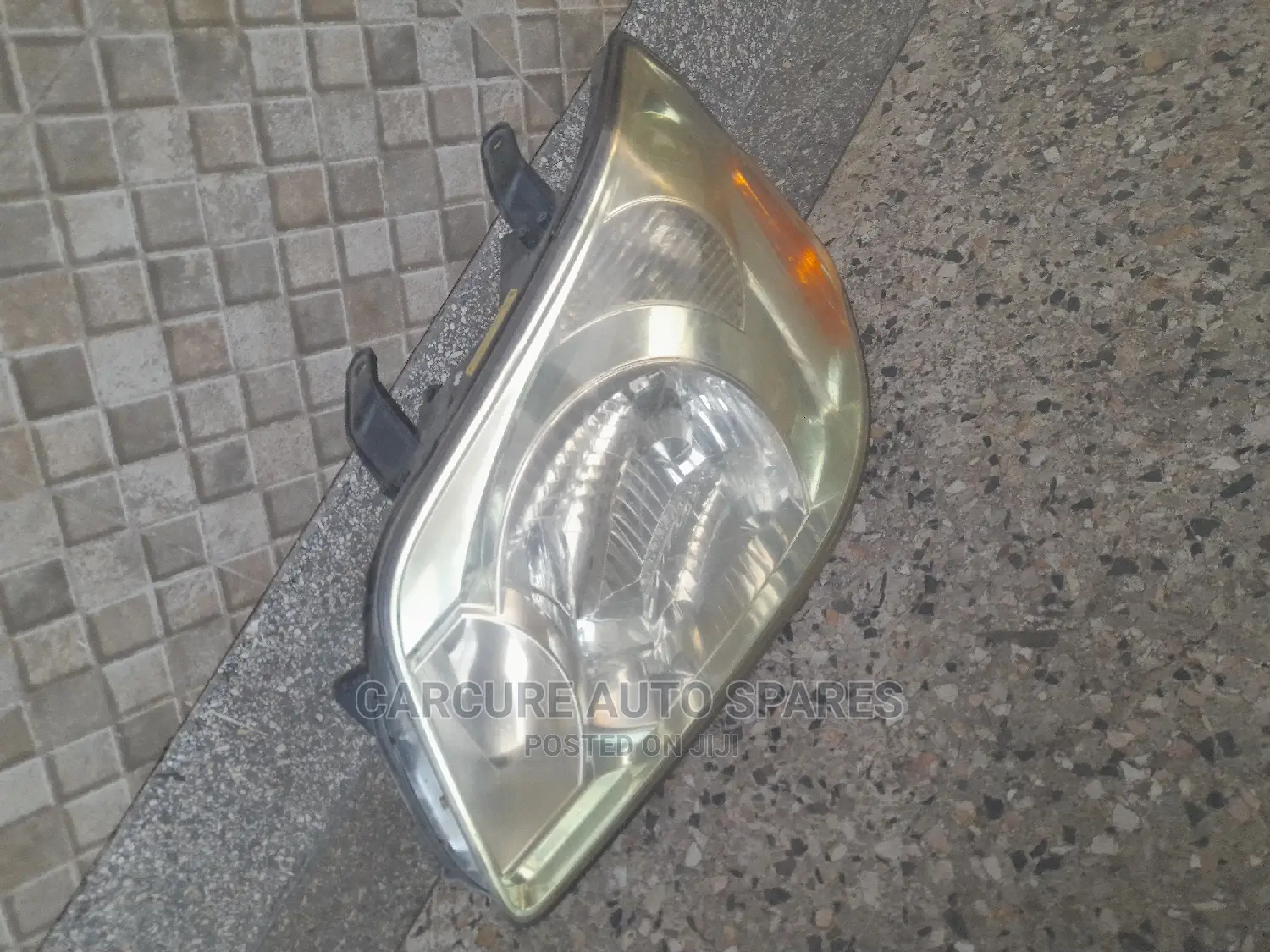 Noah 2005 Headlight Xenon