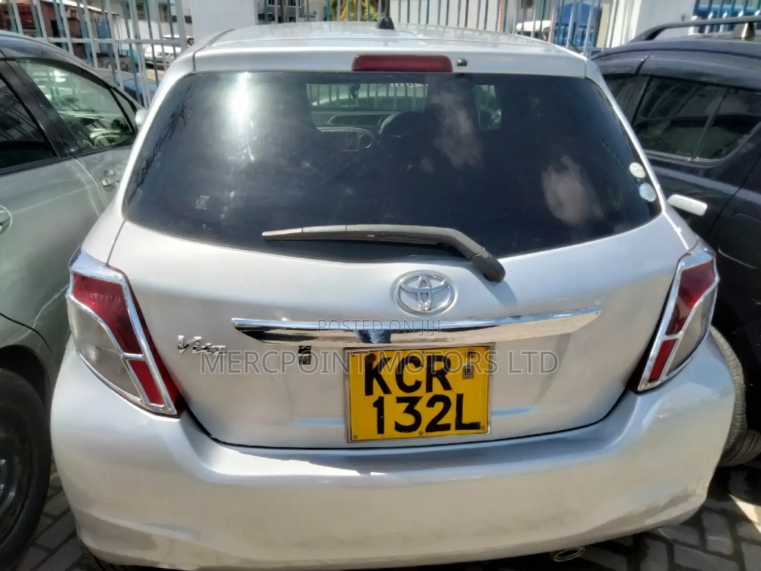 Toyota Vitz 2012 Silver