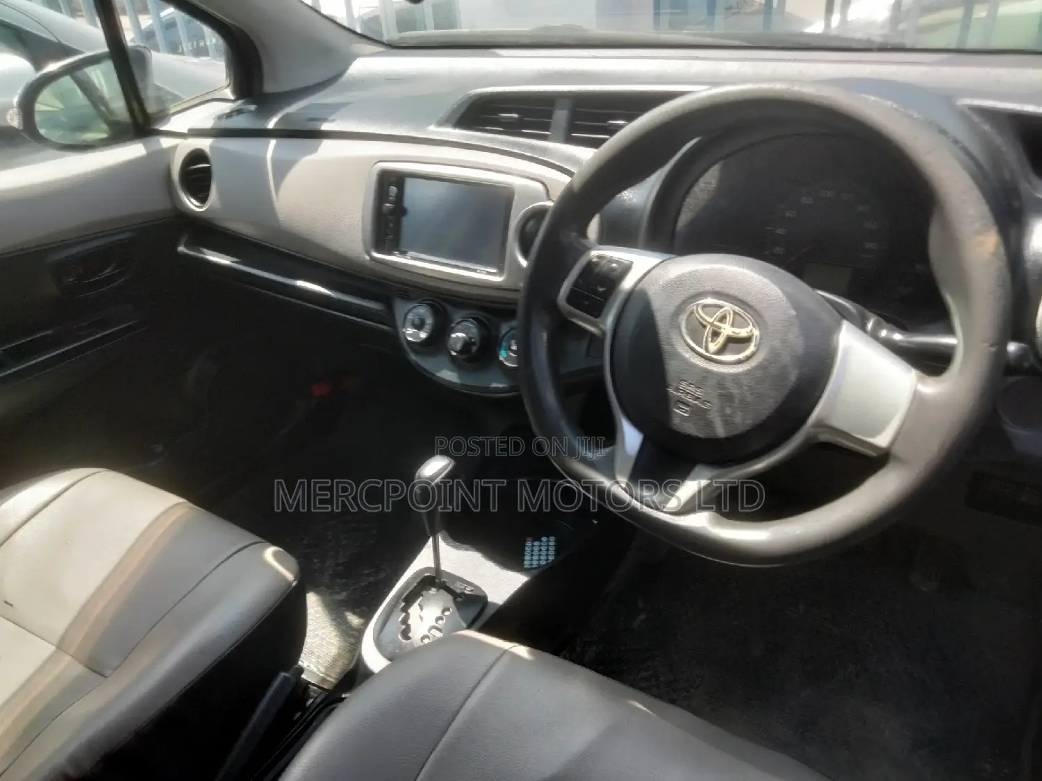 Toyota Vitz 2012 Silver