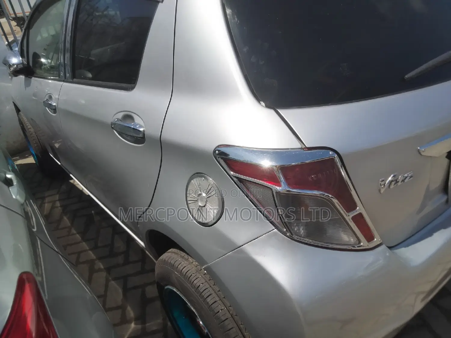 Toyota Vitz 2012 Silver