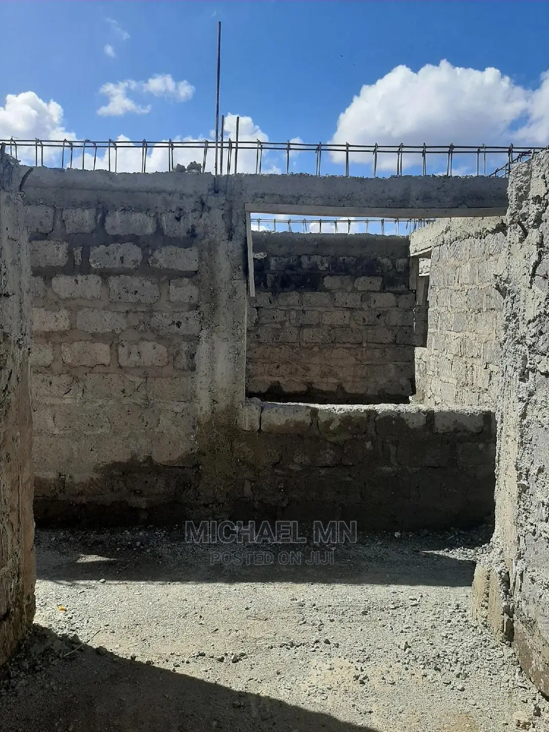 Plot With Incomplete Apartments