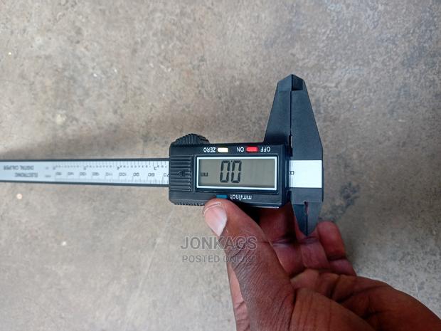 Electronic Vernier Caliper With LCD Display - thumbnail 3