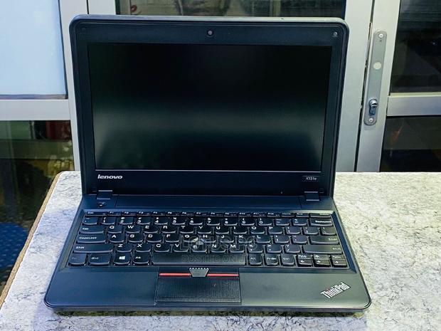Laptop Lenovo ThinkPad X131e 4GB Intel Celeron HDD 320GB