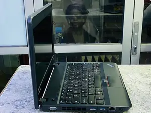 Laptop Lenovo ThinkPad X131e 4GB Intel Celeron HDD 320GB