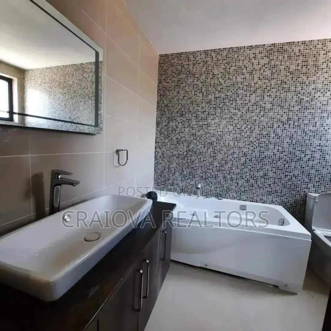 4bdrm Duplex in Valley Arcade for sale