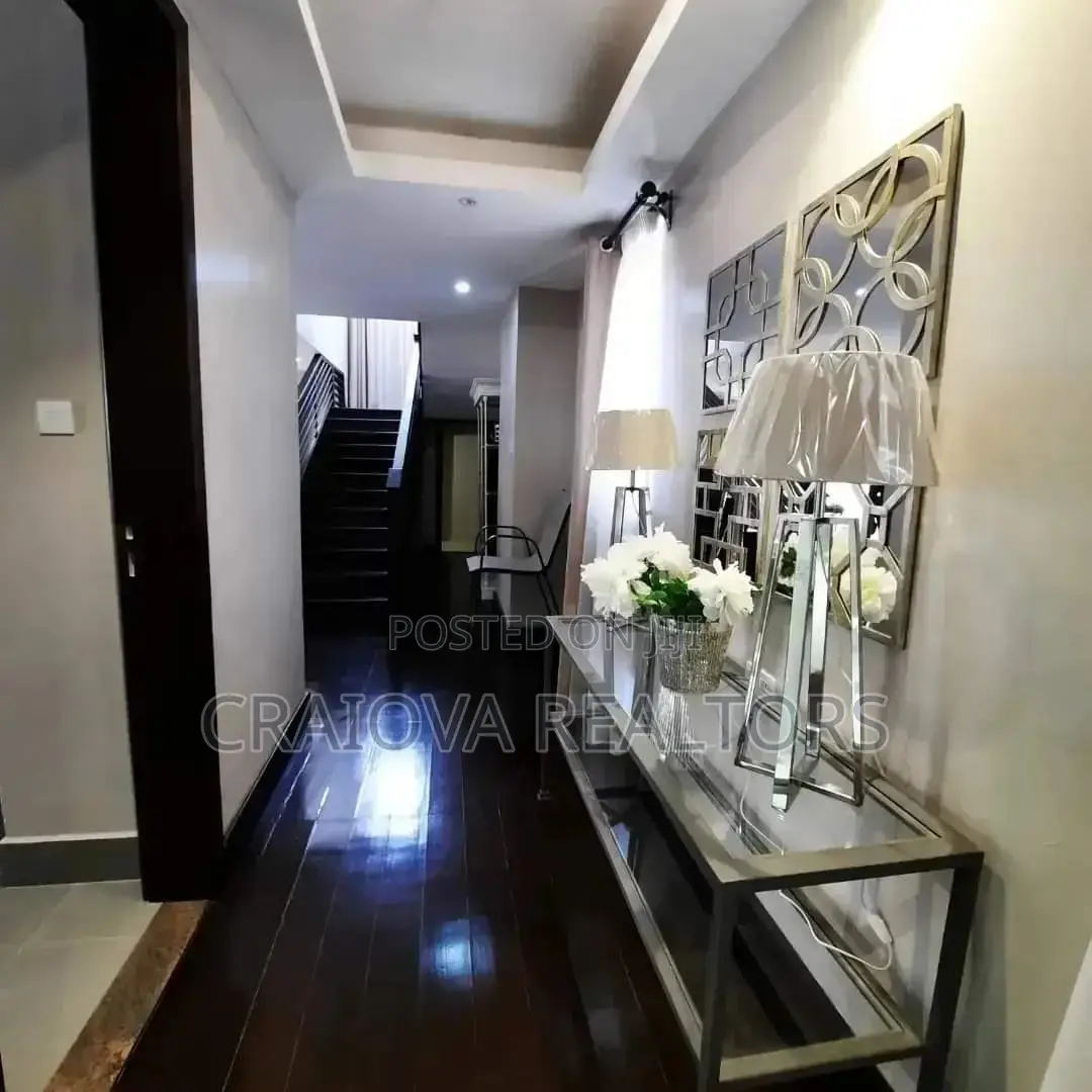4bdrm Duplex in Valley Arcade for sale