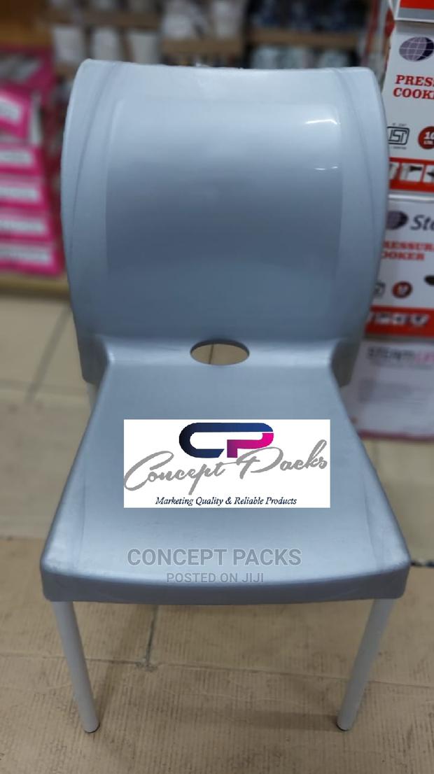 Strong Armless Comfortable Plastic Chair * Metal Tubing Legs