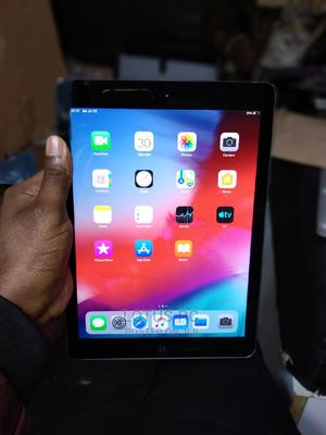 Apple iPad Air 32 GB Gray - main view