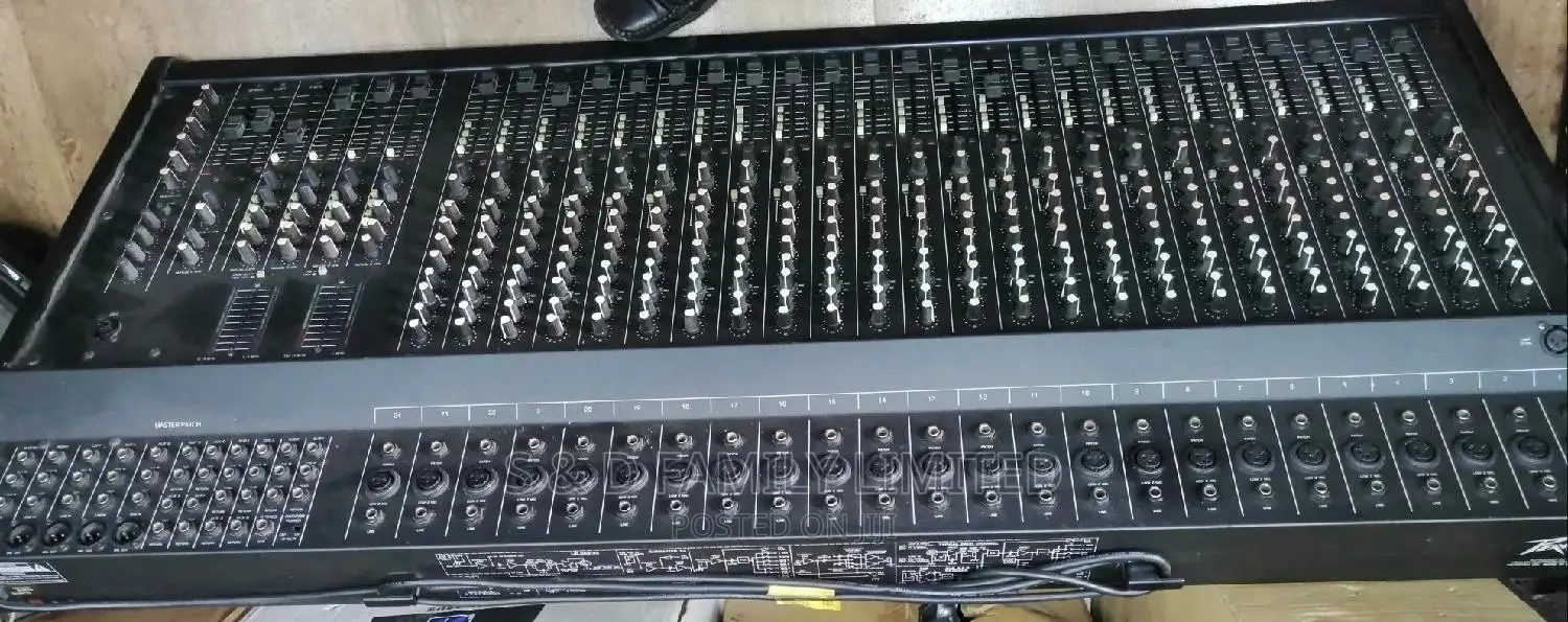 Peavey 24 Channels Plain Mixer