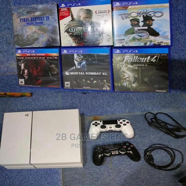Play Station 4 White, Clean , Open Box