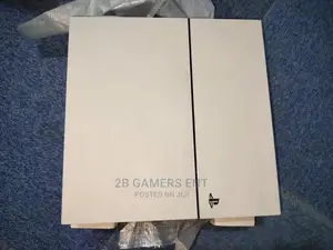 Play Station 4 White, Clean , Open Box