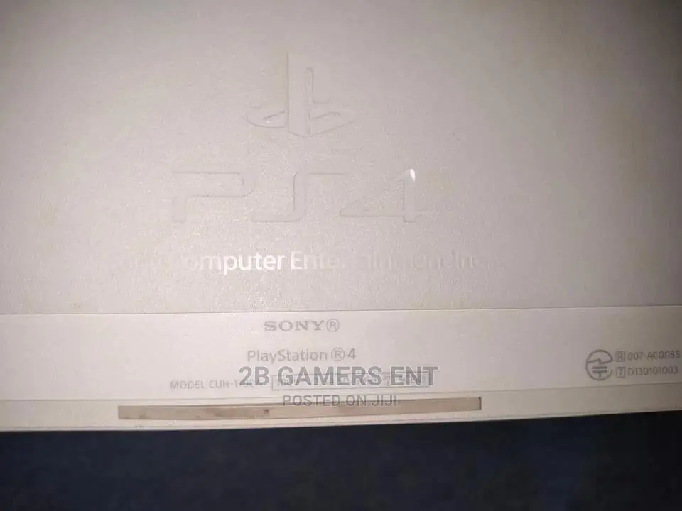 Play Station 4 White, Clean , Open Box
