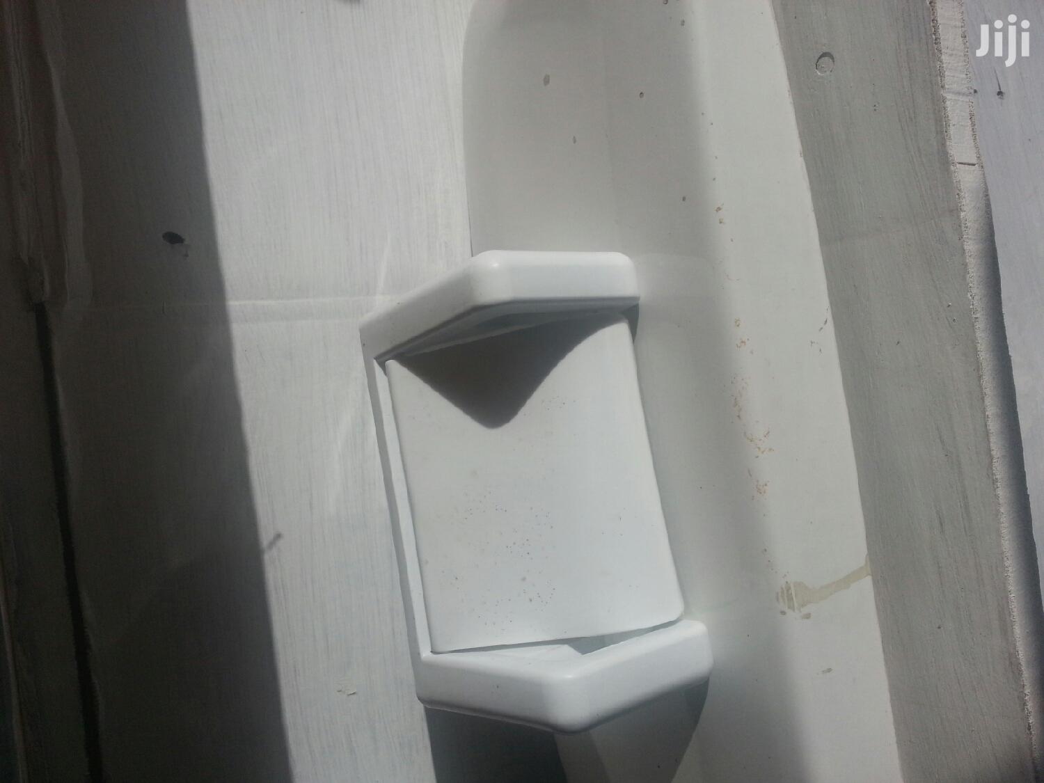 Plastic Pure White Tissues Holders