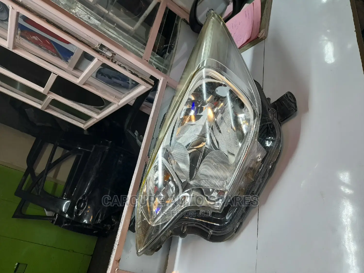 Toyota Ractis 2012-2014 Headlight