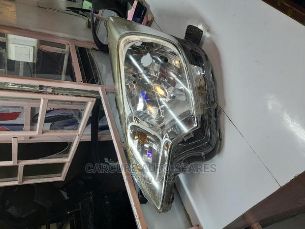 Toyota Ractis 2012-2014 Headlight - thumbnail 2