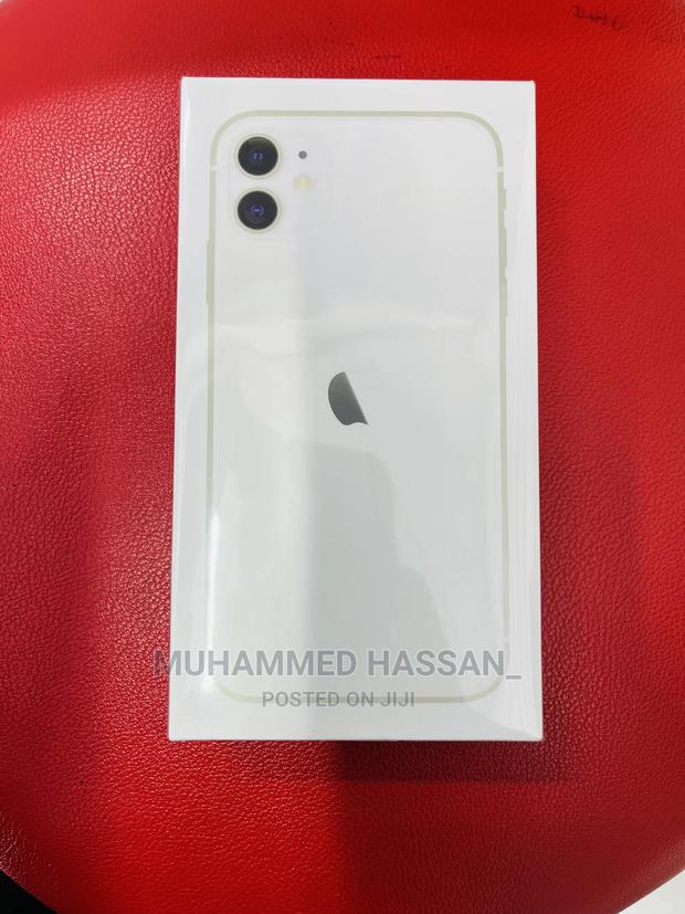New Apple iPhone 11 128 GB White - main view