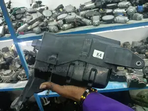 Toyota Rav 4/Vanguard Fuse Box