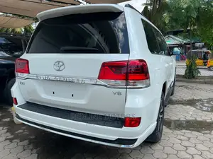 Toyota Land Cruiser Prado 2017 White
