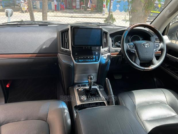 Toyota Land Cruiser Prado 2017 White - thumbnail 5