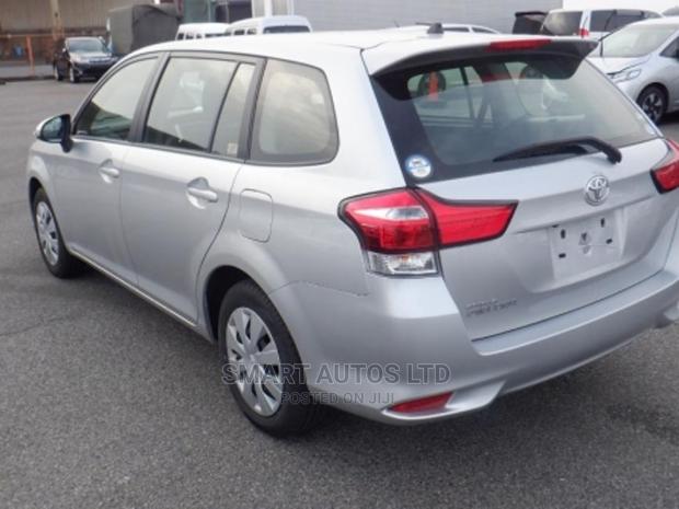 Toyota Corolla Fielder 2017 Silver - thumbnail 3