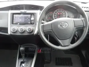 Toyota Corolla Fielder 2017 Silver