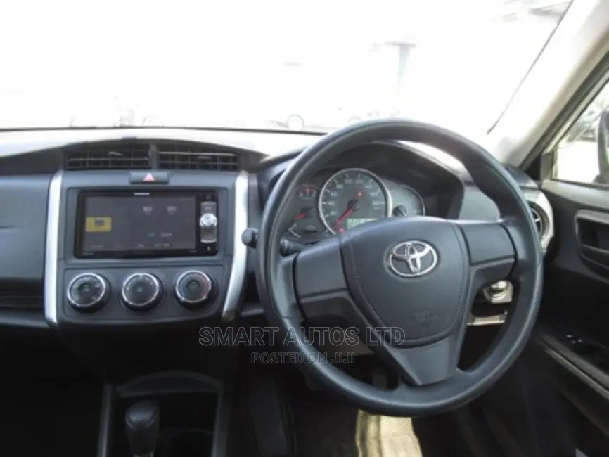 Toyota Corolla Fielder 2017 Silver