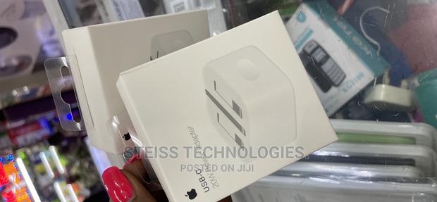 USB-C 20W Power Adapter. - thumbnail 2