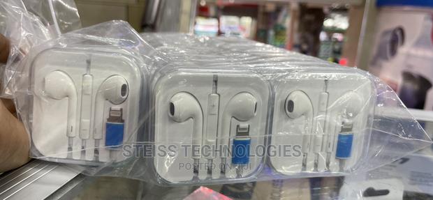 iPhone 11 Wired Earphones. - thumbnail 3
