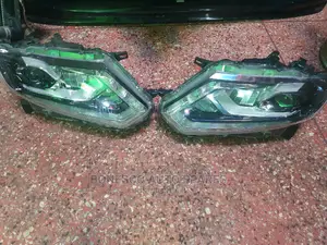Nissan Extrail NT32 Xenon Headlight Assembly