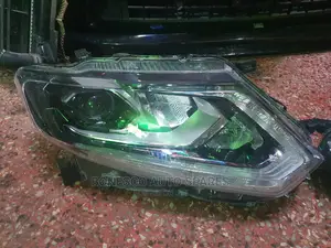 Nissan Extrail 2014/ 2015 Right Xenon Headlight Assembly