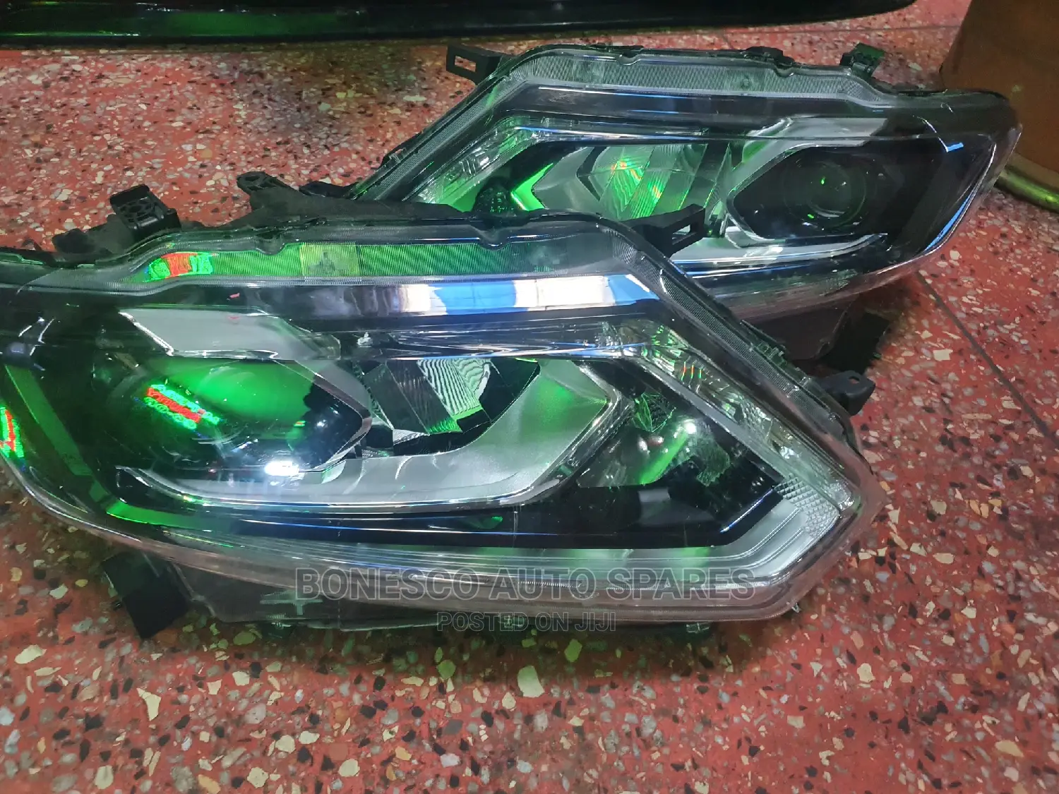 Nissan Extrail NT32 Xenon Headlights Assembly