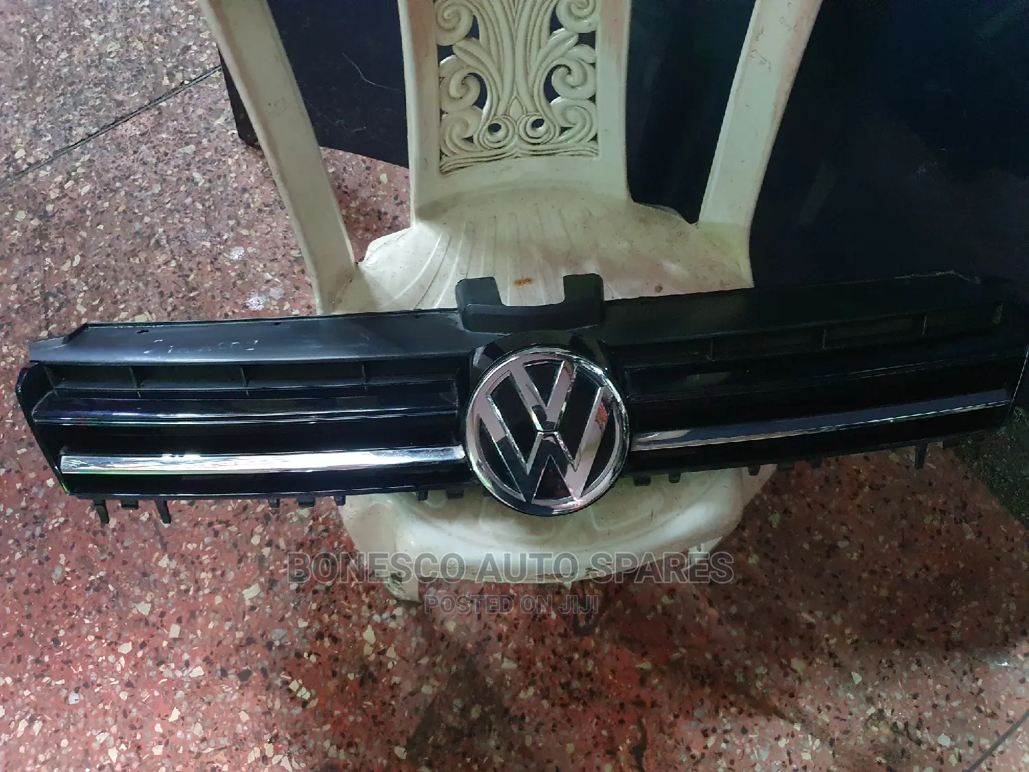 Golf 7 Grill Assembly
