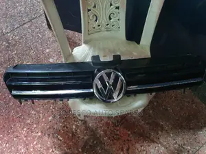Golf 7 Grill Assembly