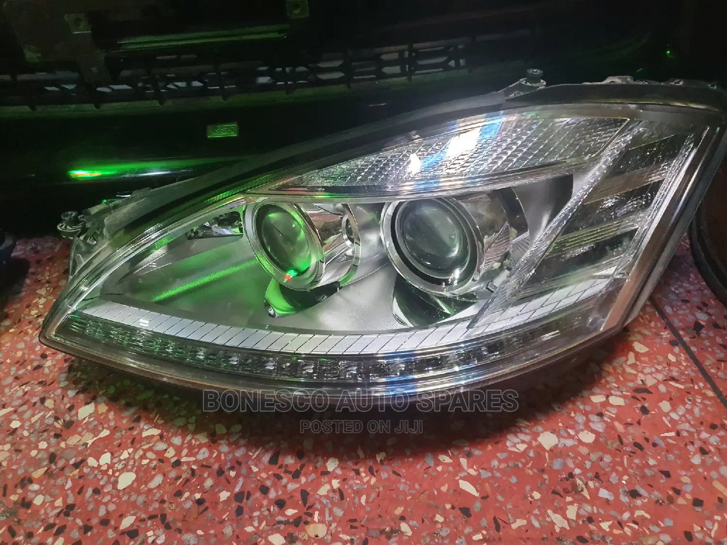 Mercedes-Benz W221 Xenon Headlight Assembly