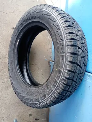 225/65r17 Pirelli Tyre (A/T)