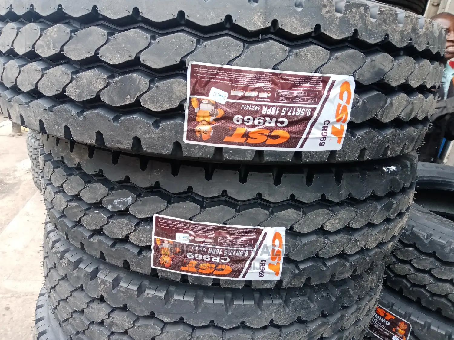 CST Tyre 9.5R17.5