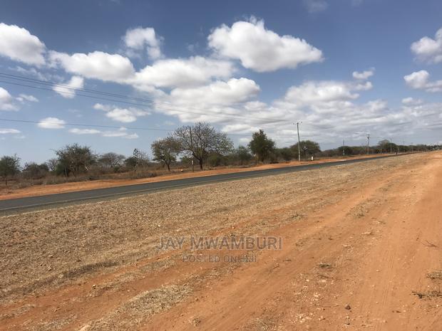 40 Acrea Touching Wote Tarmac Road Makindu - main view