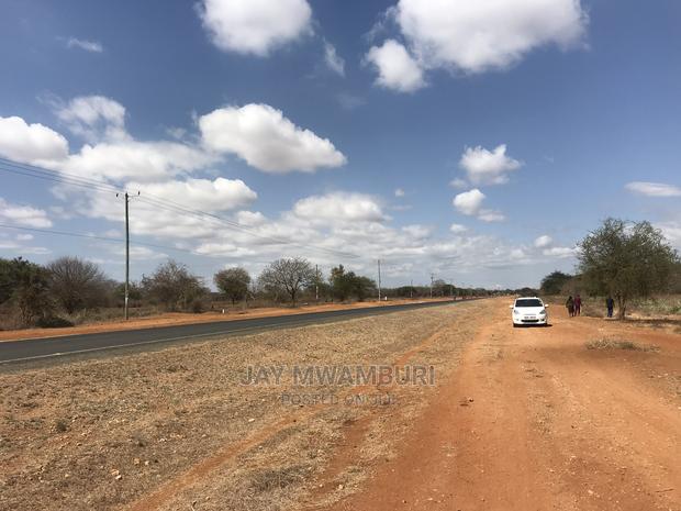 40 Acrea Touching Wote Tarmac Road Makindu - thumbnail 3
