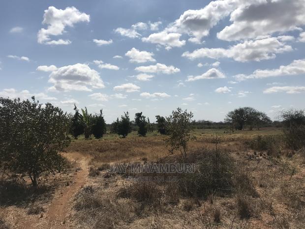 40 Acrea Touching Wote Tarmac Road Makindu - thumbnail 7