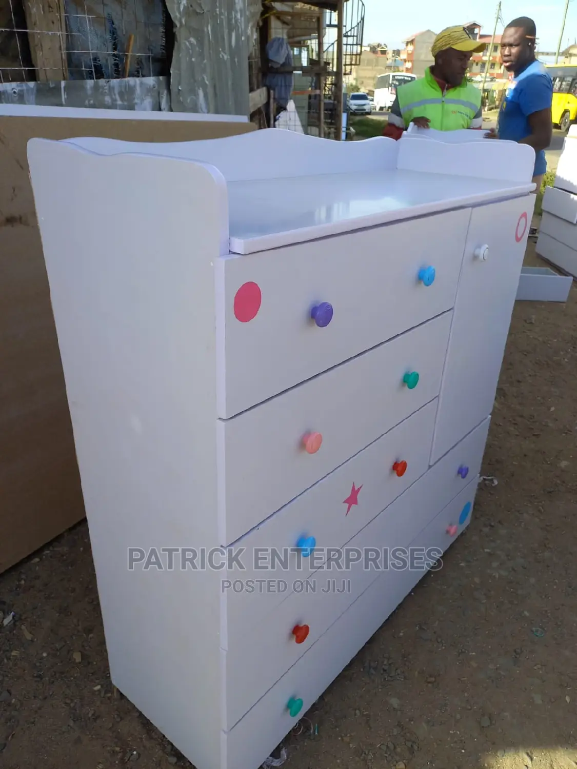 Morden Chest of Drawers