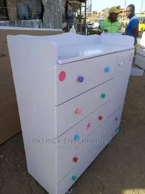 Morden Chest of Drawers